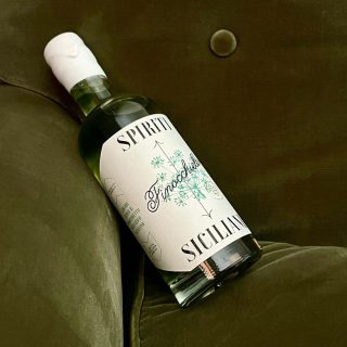 Il gusto sincero della tradizione è fatto anche di finocchietto selvatico. 
🌱🌿🌱
Per questo la #distilleriabelfiore lo sceglie e ne fa un liquore dal cuore di campagna. 
Uno tra i nostri #spiritisiciliani migliori. 
🥃
Lo hai già assaggiato?